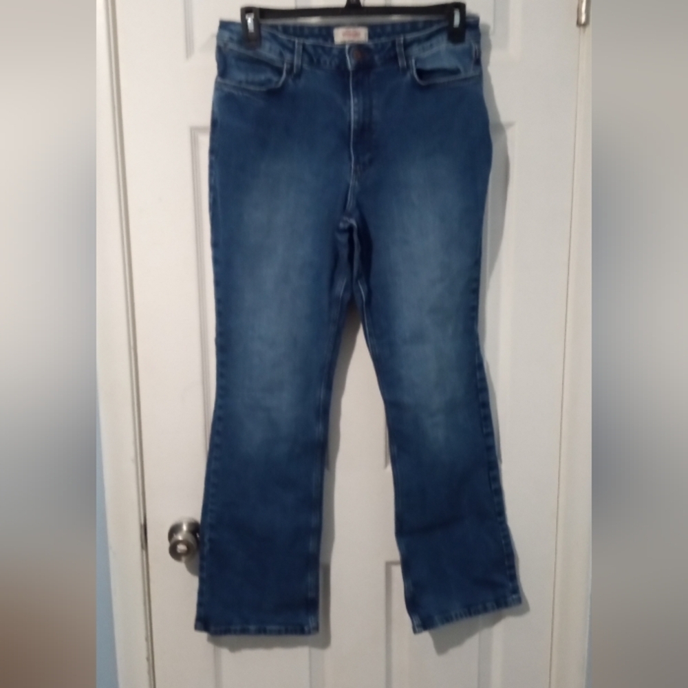 Wrangler Women's Bold Boot, Embroirdered Jeans in Classic Blue